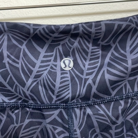 Lululemon Navy Workout Leggings Size 6 - Picture 4 of 6